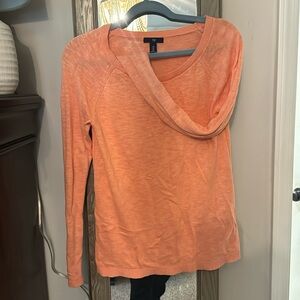 Slim fitted peach knit slub scoop neck lightweight sweater